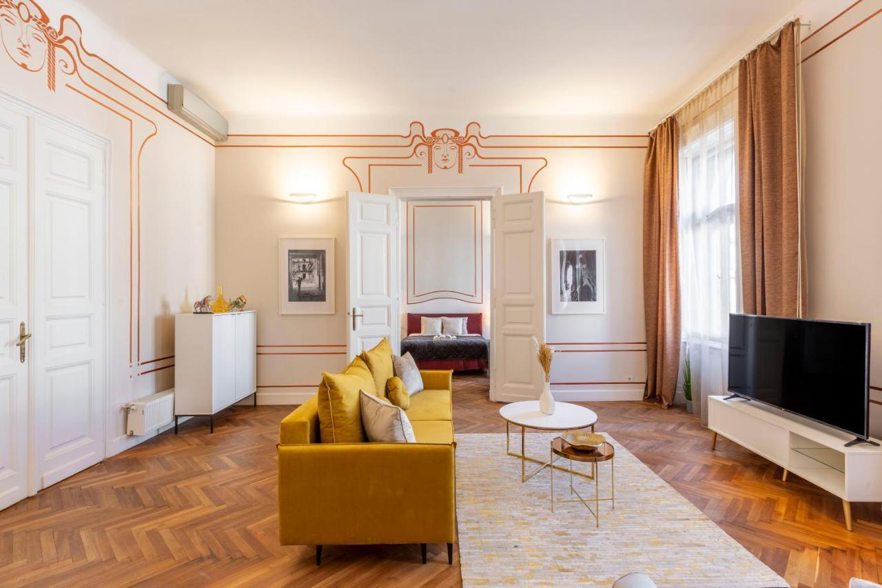 Exclusive & Stylish In The Heart Of Apartmán