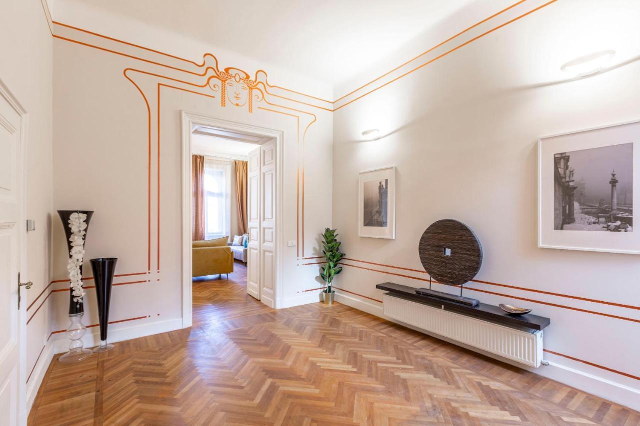 Exclusive & Stylish In The Heart Of Apartmán Budapest